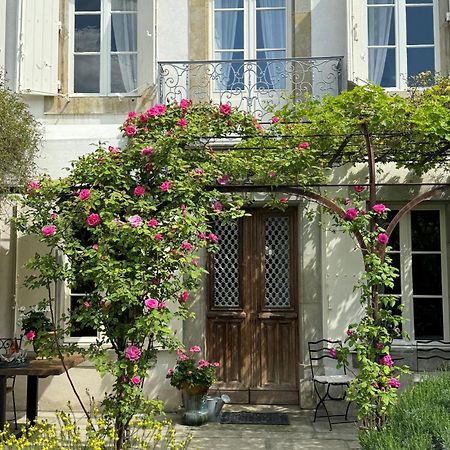 Le Patio Des Senteurs Acomodação com café da manhã Verzeille Exterior foto