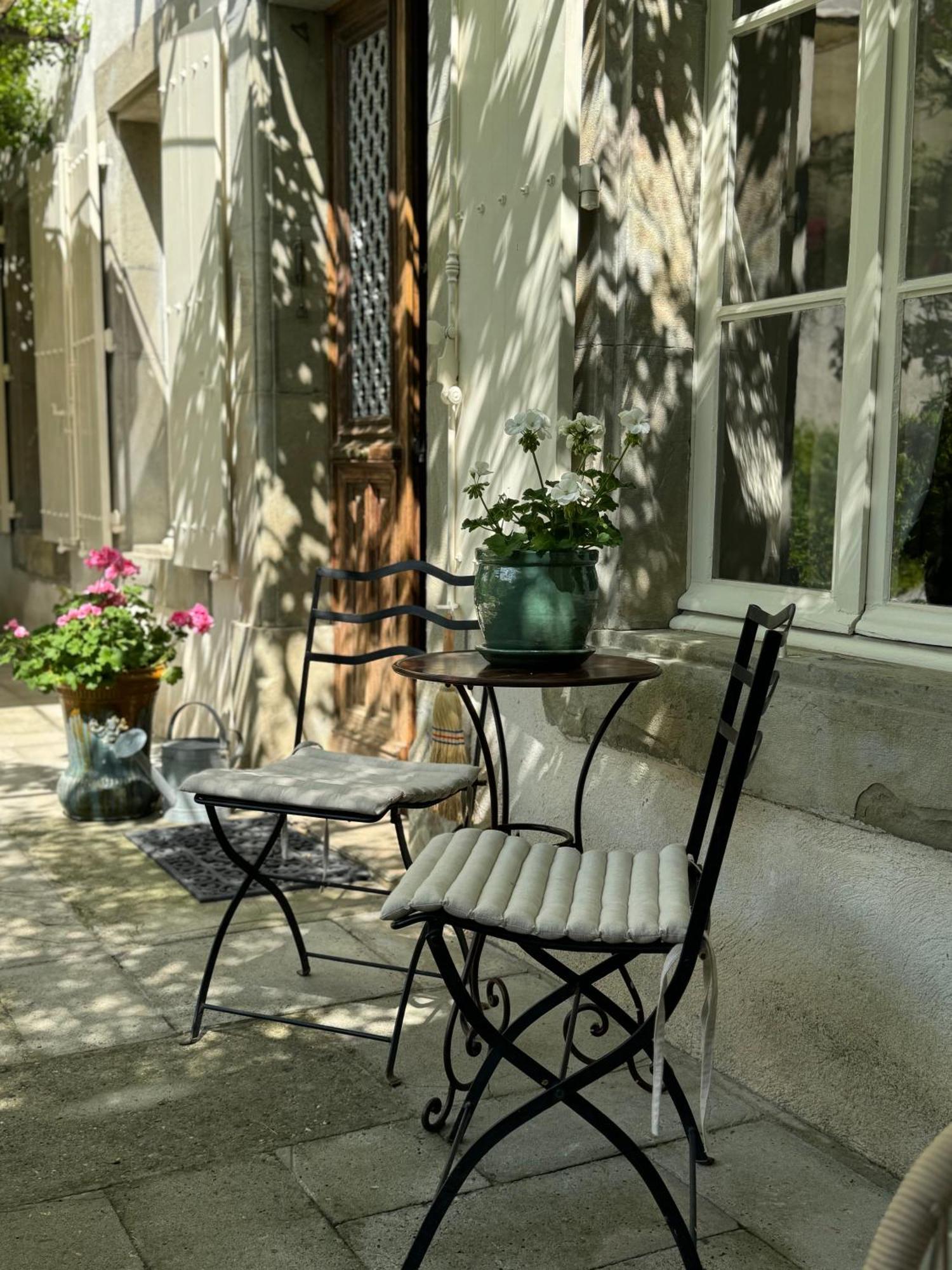 Le Patio Des Senteurs Acomodação com café da manhã Verzeille Exterior foto