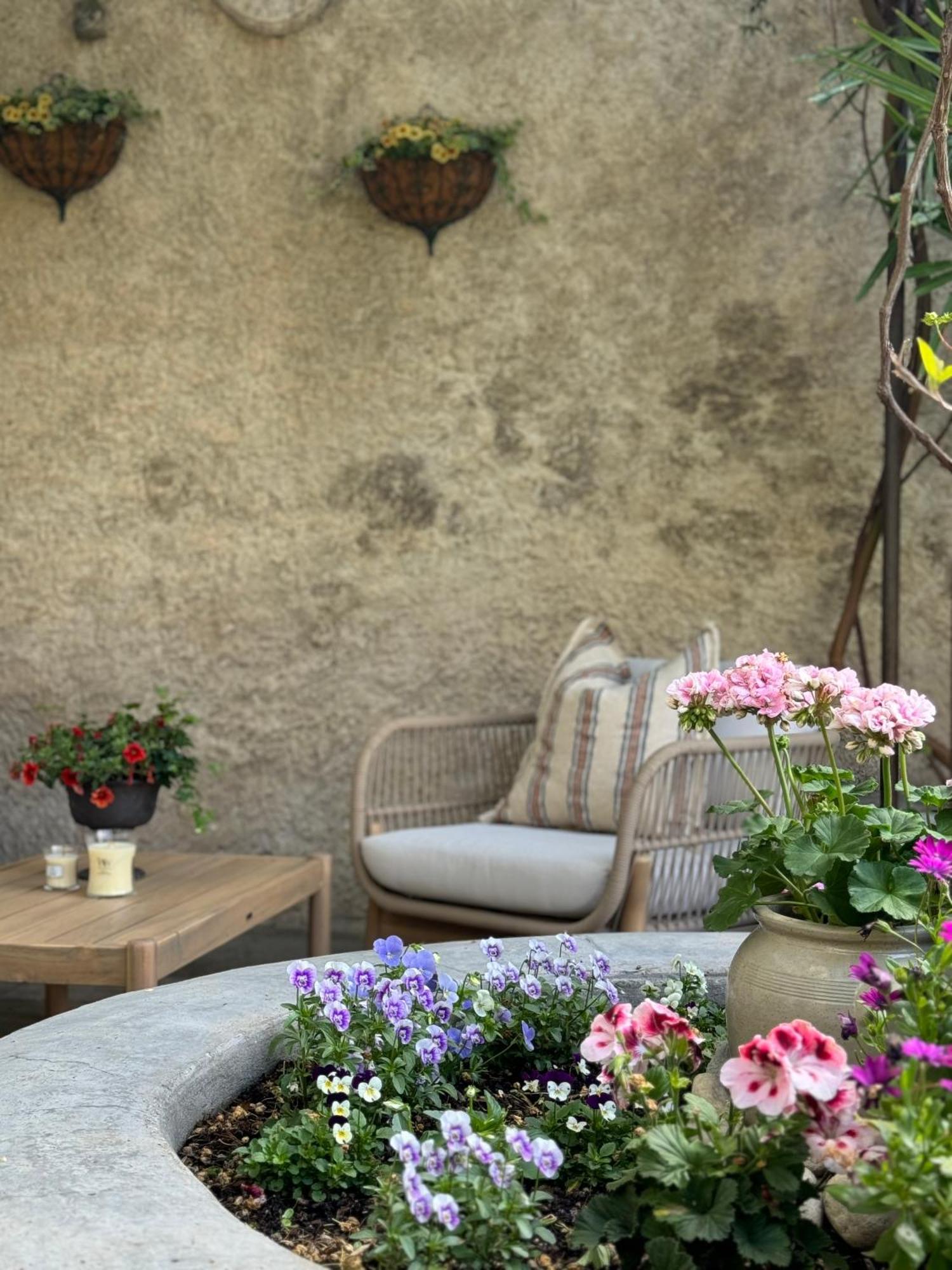 Le Patio Des Senteurs Acomodação com café da manhã Verzeille Exterior foto