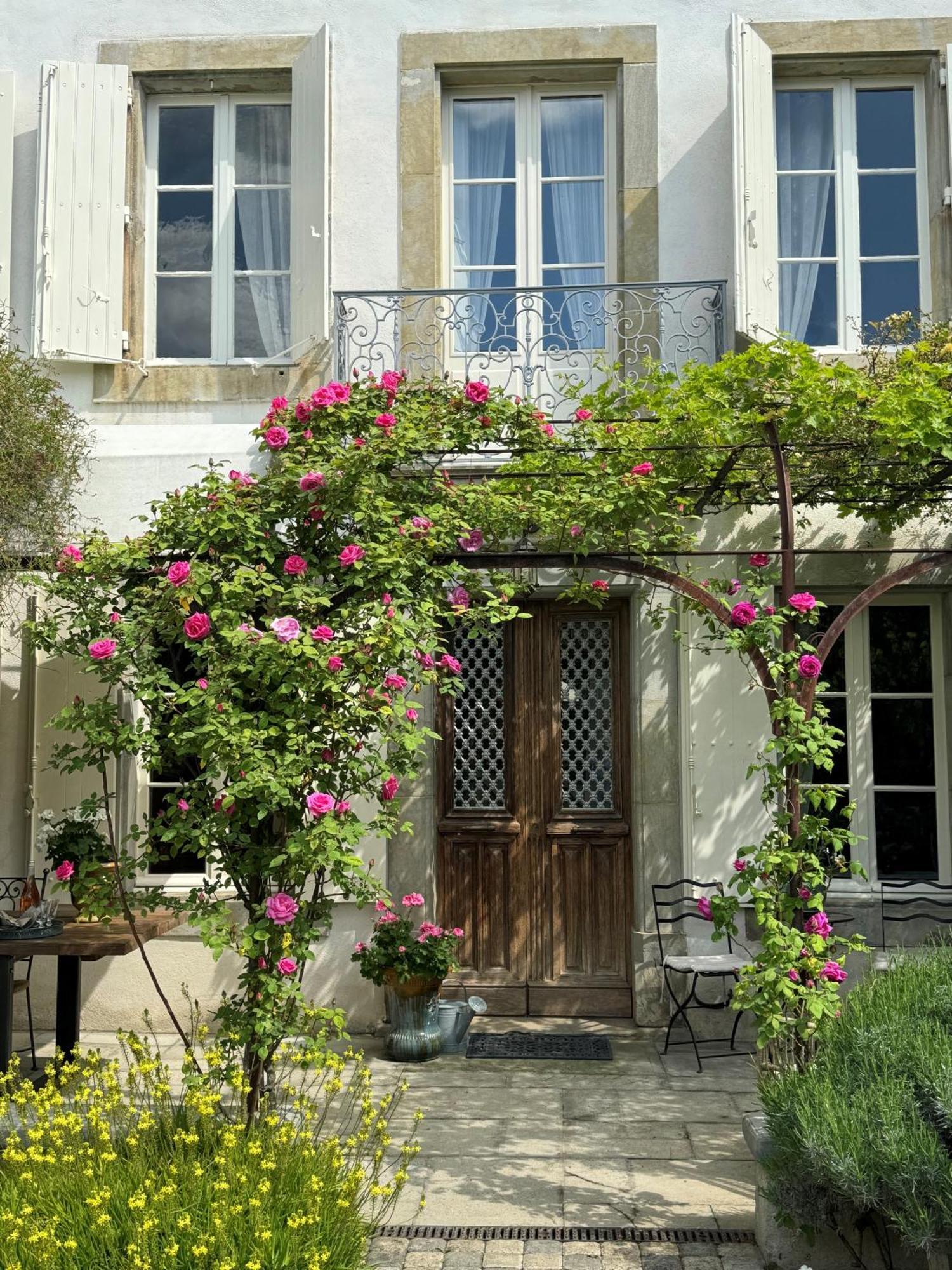 Le Patio Des Senteurs Acomodação com café da manhã Verzeille Exterior foto